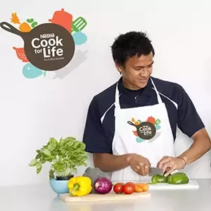 Nestlé Cook for Life participant preparing fresh vegetables during a healthy cooking session